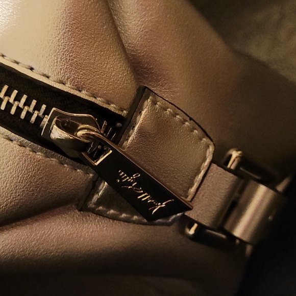 💜HP💜NWOT Kendall + Kylie Make Up Bag💜 - Picture 2 of 10